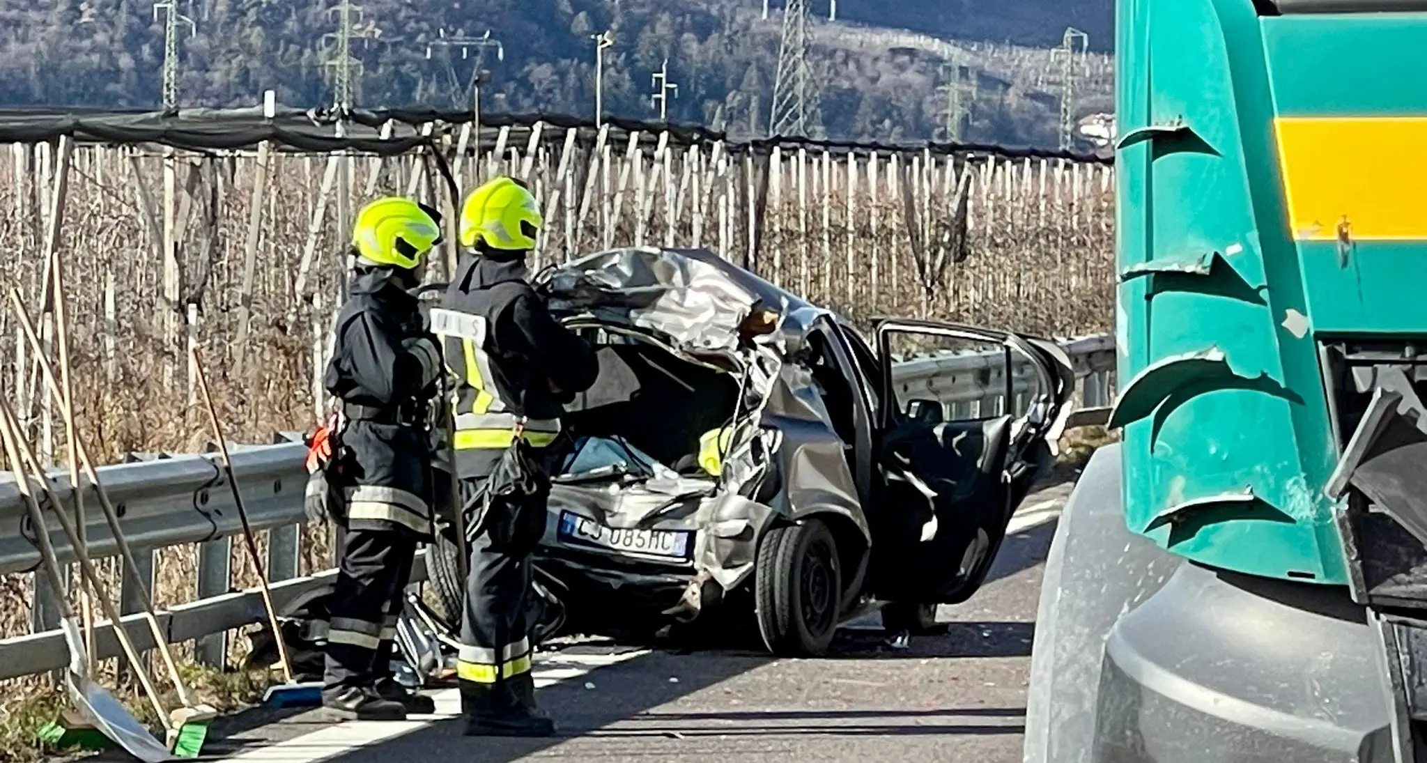 Gargazzone, schianto fra tir e auto sulla MeBo: morta una persona