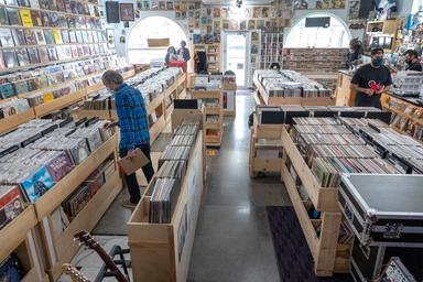 Nel primo semestre 2026 +7.3% per il mercato italiano della musica, boom del vinile