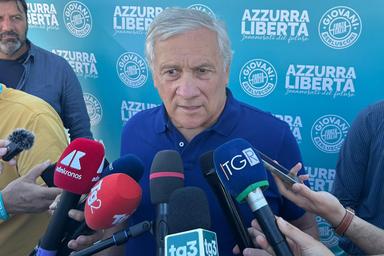 Tajani, 'vinceremo le elezioni, altro che campo stretto o largo'