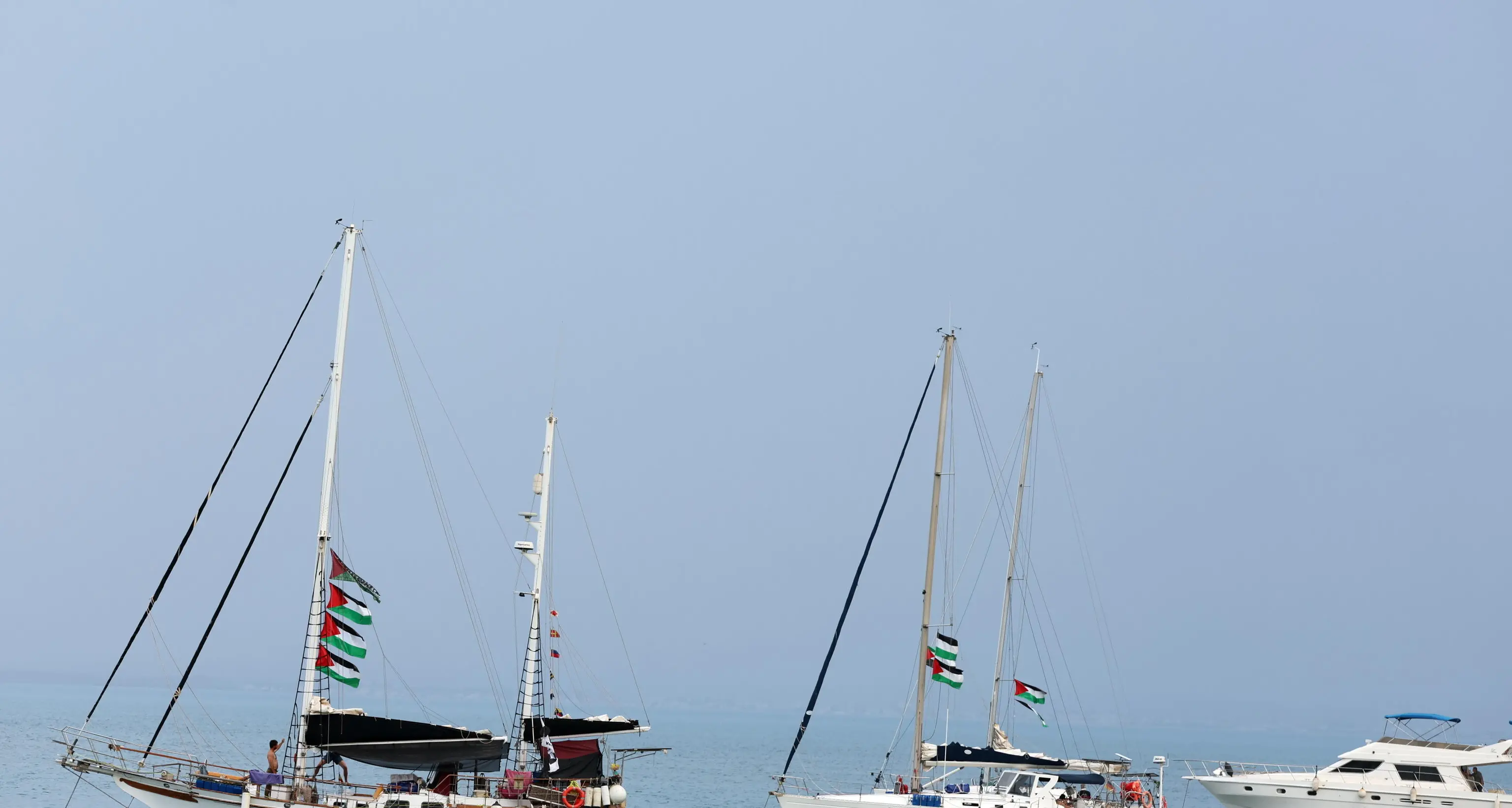 Flotilla: 'Colpiti da sospetto drone'. Ma la Tunisia smentisce