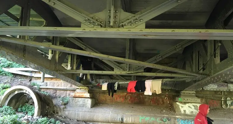 A Bolzano in 160 dormono per strada e sotto i ponti: «Sarà peggio»