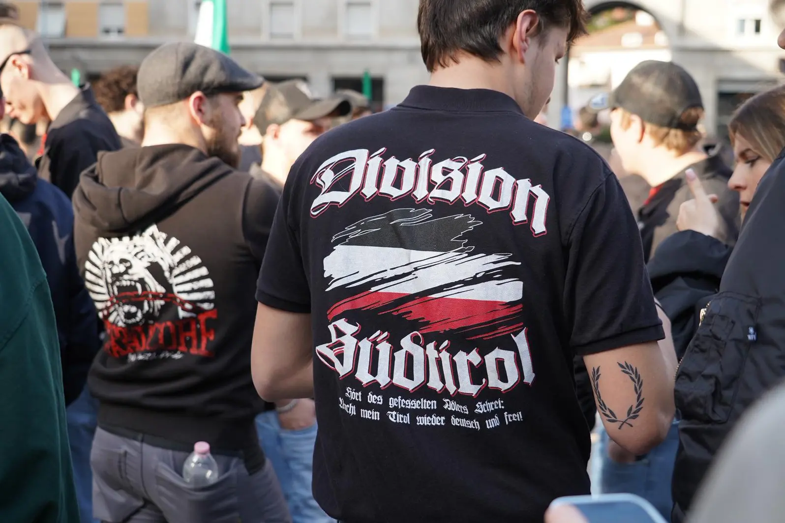 Il corteo \"Reimigrazione e Riconquista\" verso il centro