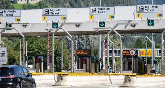 Scovato con quattro chili di droga in auto, revocato l’arresto per un giovane di 25 anni