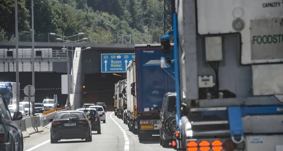 Conftrasporto: «In arrivo nuove restrizioni per i tir italiani al Brennero»