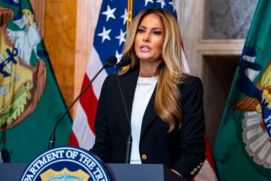Melania Trump torna in pubblico alla Casa Bianca con 'Fostering the Future'