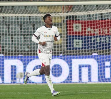Il calciatore del Cagliari Trepy si risveglia dal coma