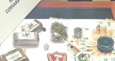 Marijuana e hashish per i turisti: stagionale arrestato