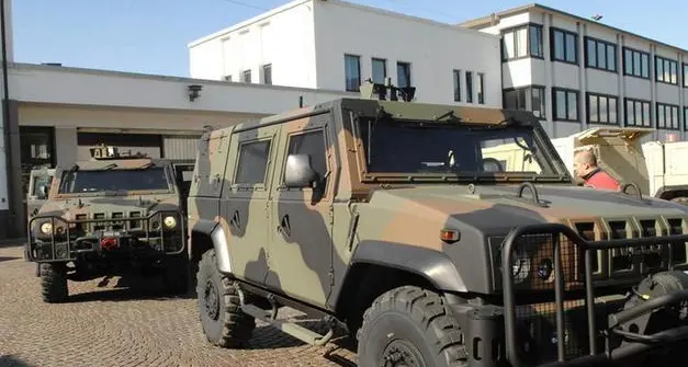 Iveco Defence, offerta di acquisto dal gruppo spagnolo Indra per creare un “gigante militare”