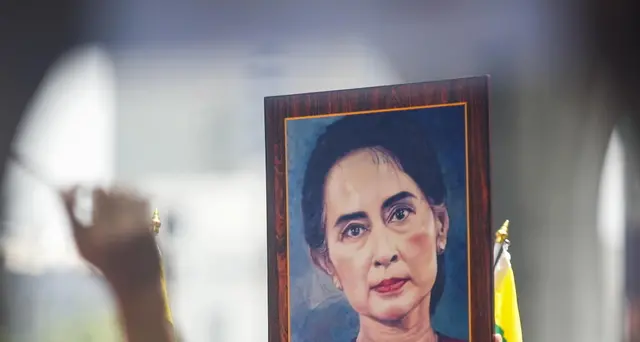 Birmania: San Suu Kyi condannata a 6 anni per corruzione