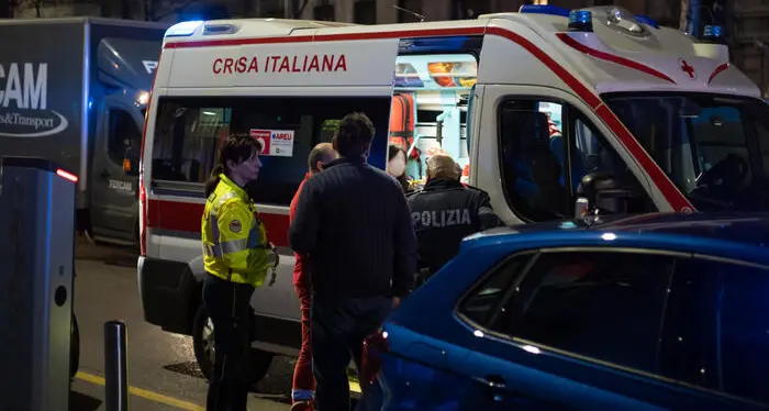Passanti accoltellati a Milano, arrestato l’autore delle rapine: avrebbe agito da solo con un coltellino
