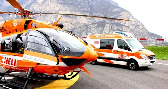 Incidente in cantiere: cade per 4 metri e sbatte contro il cemento