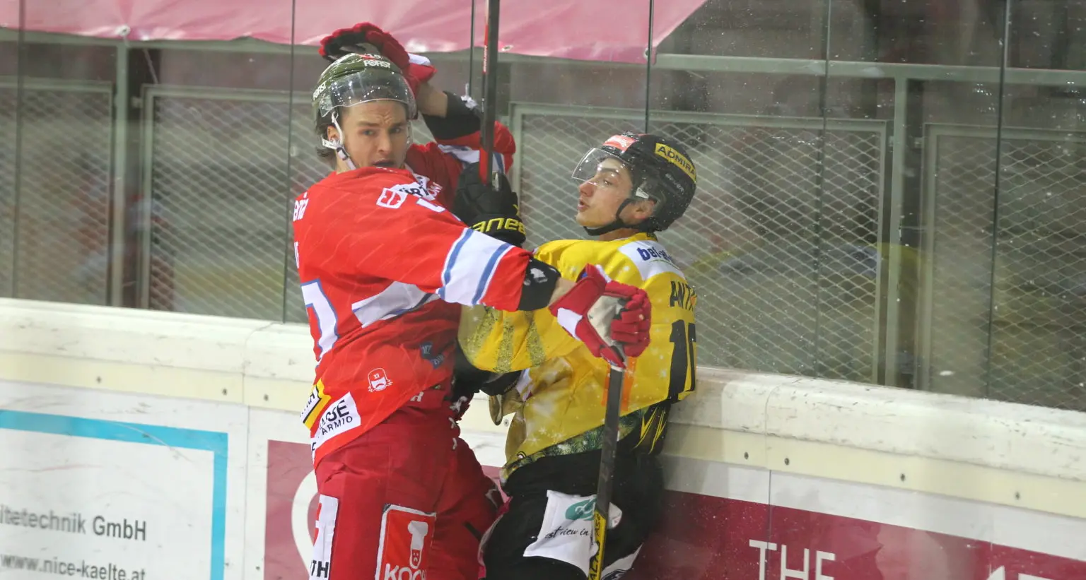 Foxes, powerplay fatale: Vienna vince 5-3