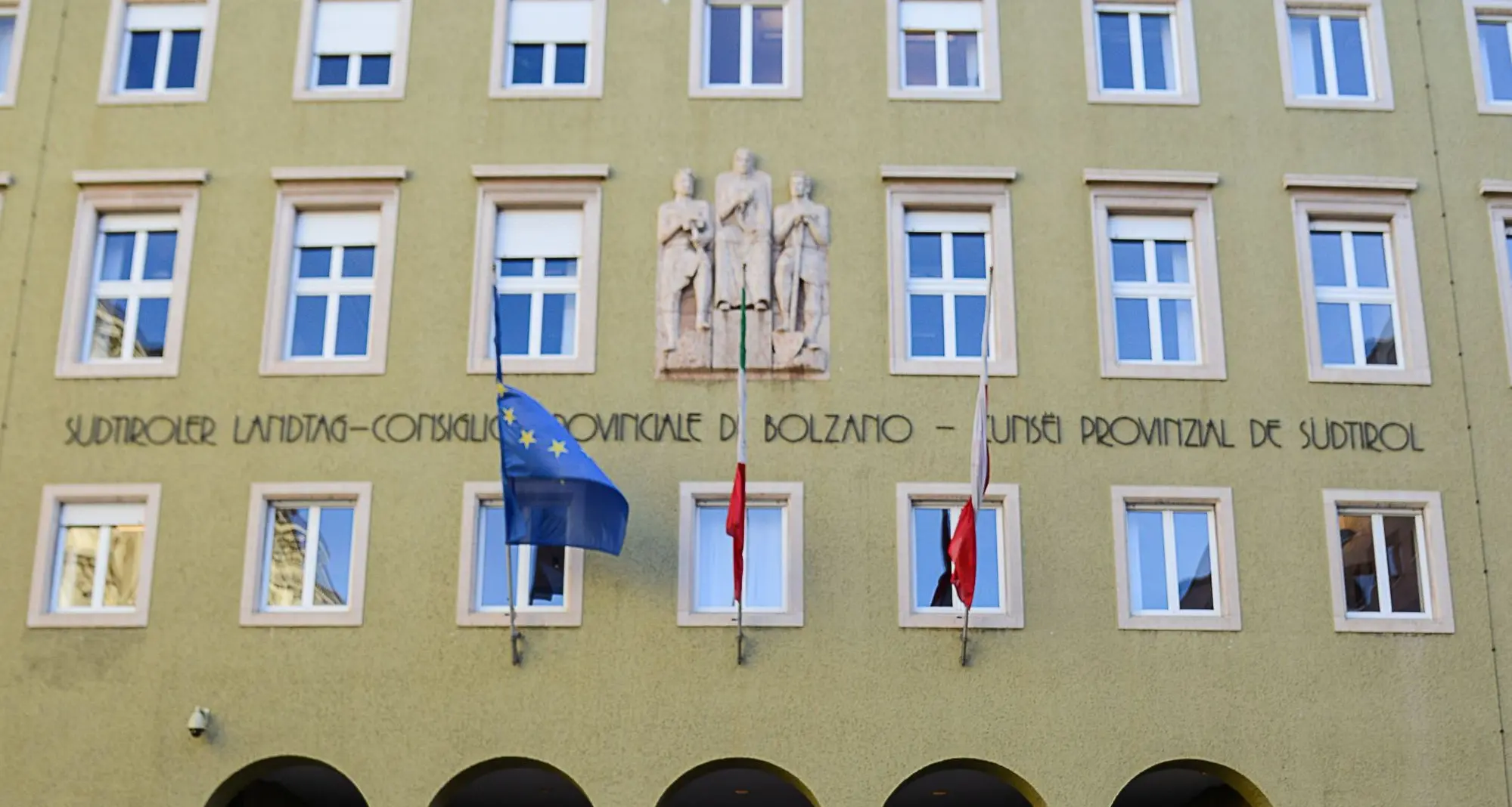 Lockdown in Alto Adige, in Consiglio provinciale le opposizioni “processano” la giunta: “Dovevate coinvolgerci”. Ma Svp e Lega non ci stanno: “Sbagliato alimentare la rabbia della gente”