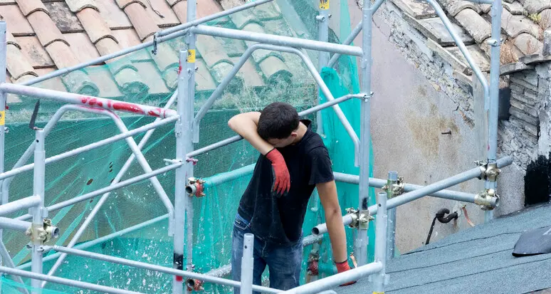 Caldo torrido, salute a rischio: le linee guida per proteggere i lavoratori