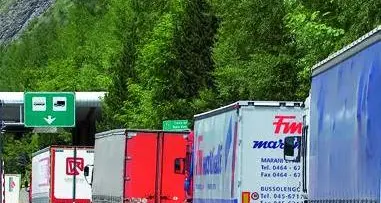 Trasportatori contro Kompatscher: «Inaccettabile l’A22 su prenotazione, pronti alle barricate»