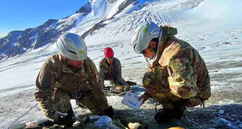 Le Truppe alpine recuperano ordigni della Grande guerra sull'Ortles
