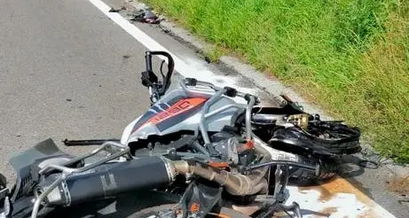 Scontro frontale in Val Venosta, muore motociclista