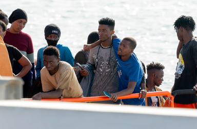 Quasi 560 migranti su tre barconi soccorsi dall'alba alle Canarie
