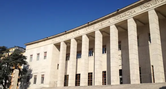 Drogata e abusata per 24 ore: la ragazza conferma tutto