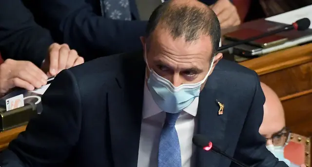 Caro carburante: Lega, stop temporaneo accisa o Iva ridotta