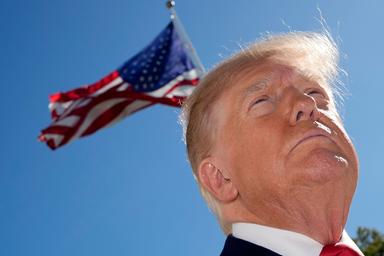 Trump, 'Macron sta distruggendo la Francia, con i migranti'. E cita anche l'Italia