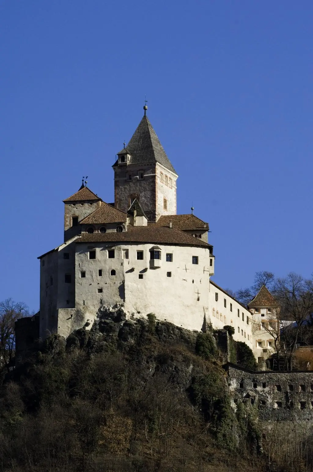 Balli e armature, si torna al Medioevo nei castelli altoatesini: tutto pronto per Bolzano Castelronda