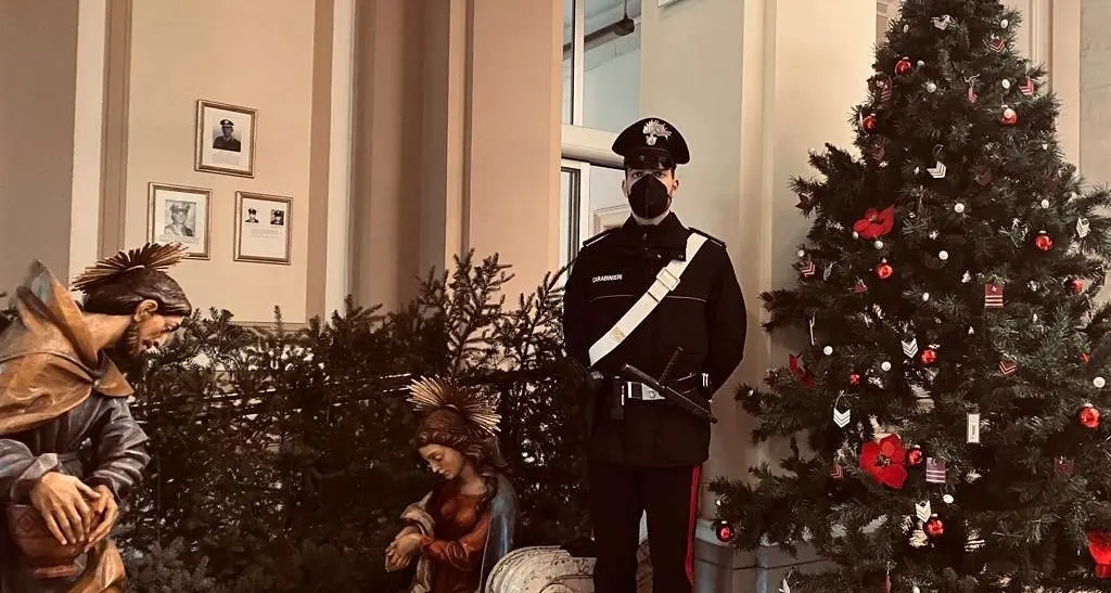 La natività di Reto Demetz esposta al comando carabinieri di Bolzano