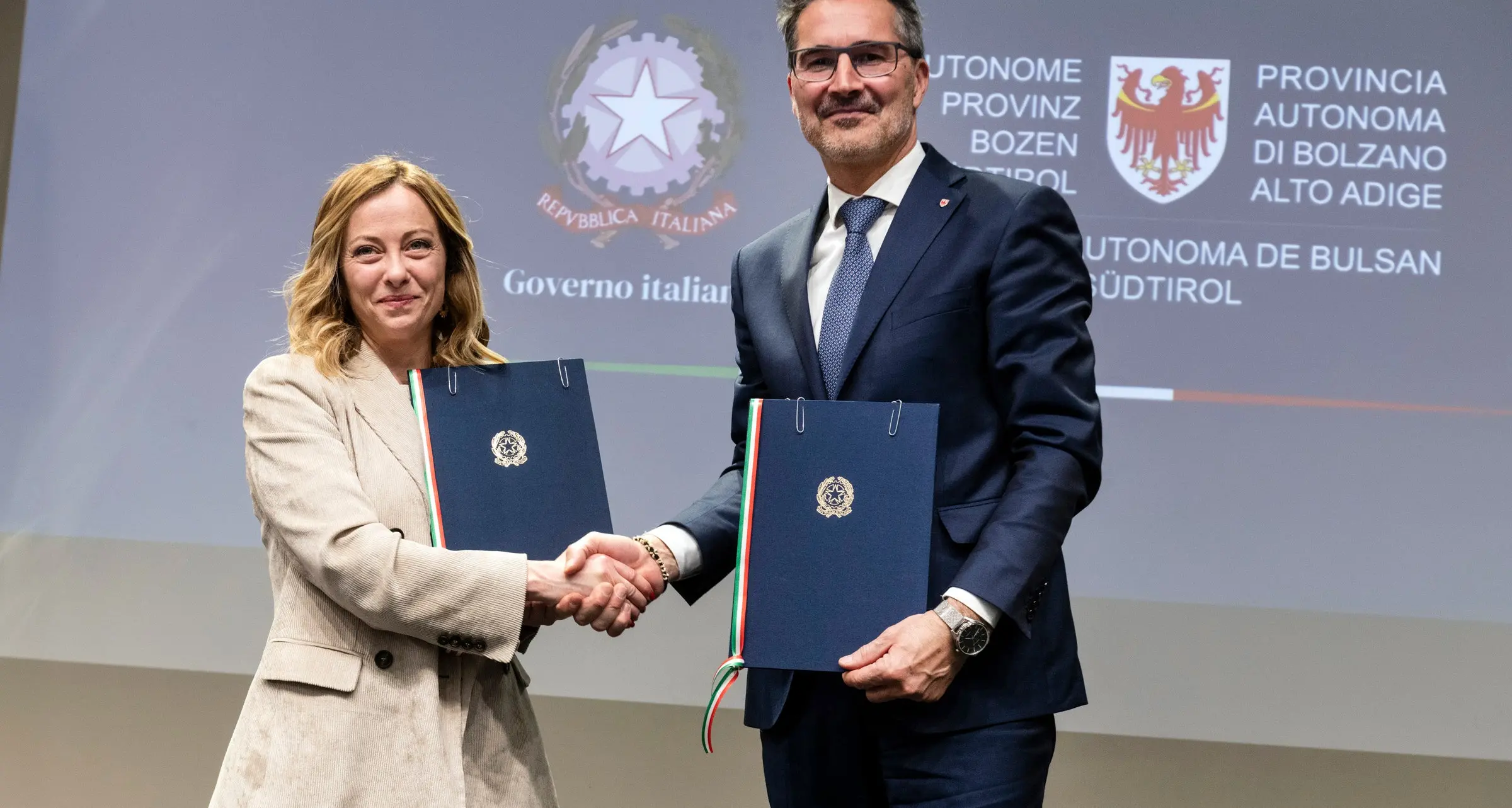 Riforma dello Statuto: il governo cambia strategia, mercoledì Kompatscher da Meloni