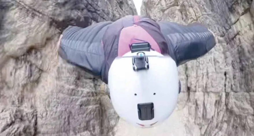 Il soccorritore: «Base jumping, 40 secondi a 180 chilometri all’ora. Ecco il rischio»