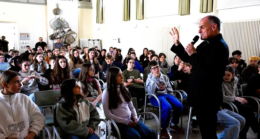 Studenti a Brunico in azione per la pace