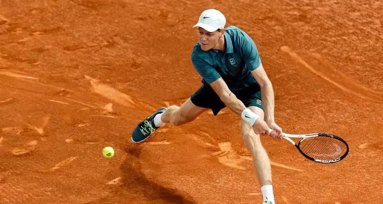 Finale di Madrid a senso unico: Sinner domina il primo set, Zverev disastroso