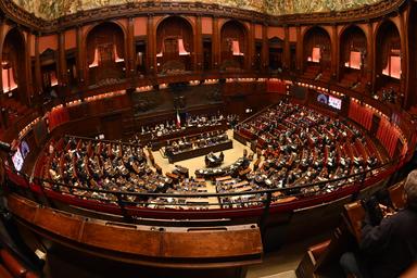 Ok dalla Camera alle due risoluzioni di maggioranza