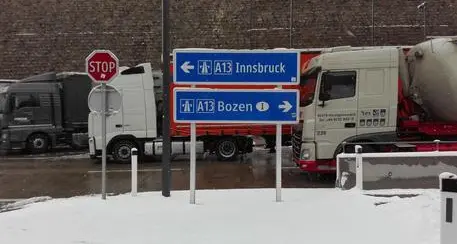 Salvini all’attacco: “Inaccettabili limitazioni ai Tir in Tirolo. Altri mezzi se non bastano quattro anni di dialogo”