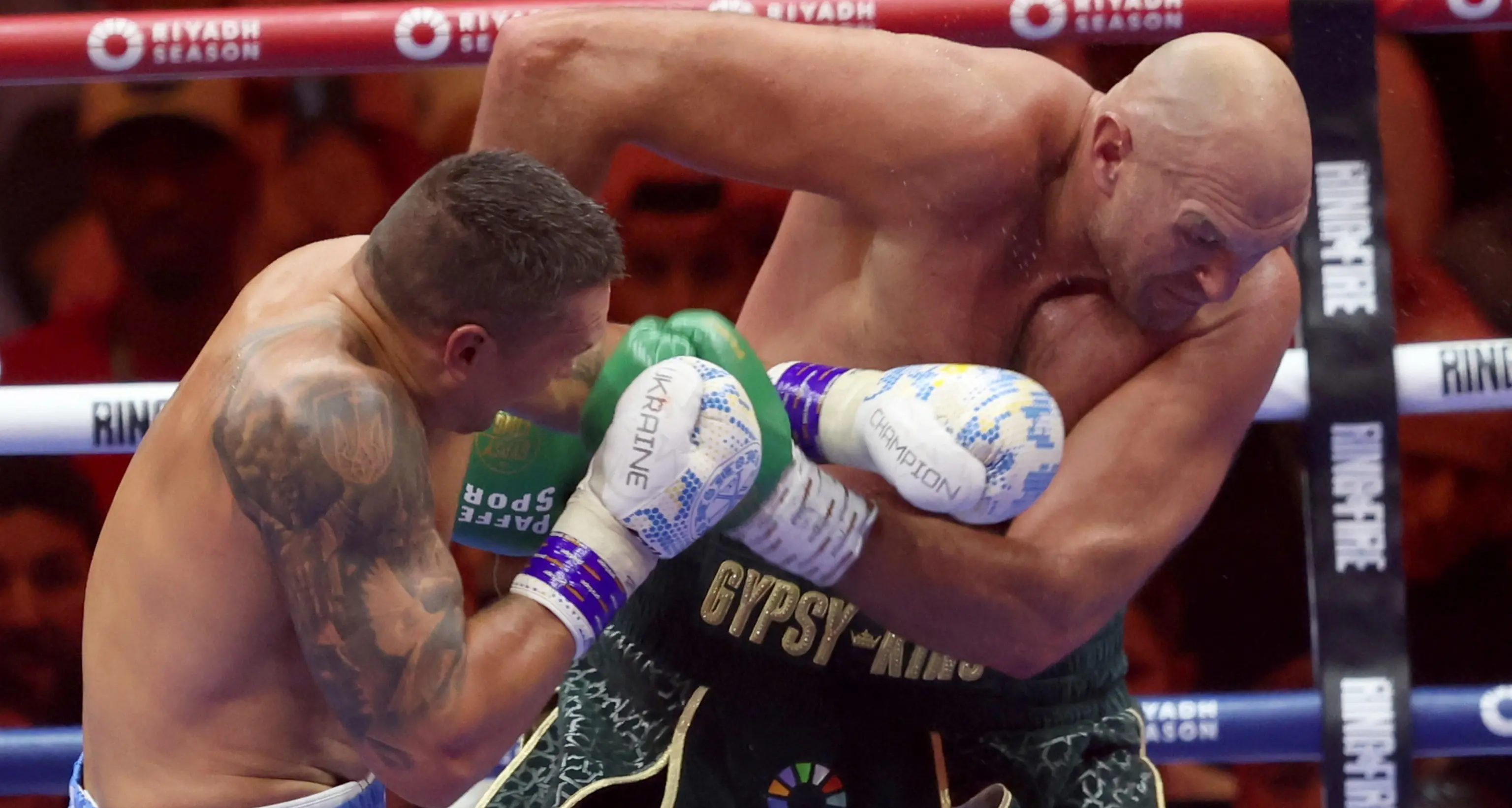 Pugilato: pesi massimi, Usyk batte Fury anche nella rivincita
