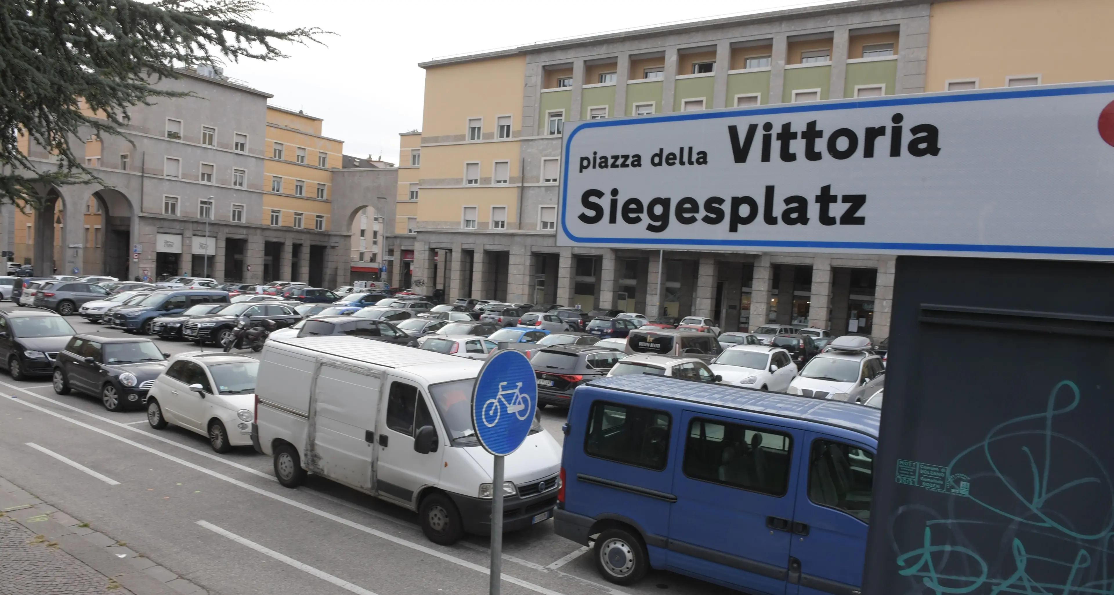 Bolzano: una task force per trovare 180 posti auto in Piazza Vittoria