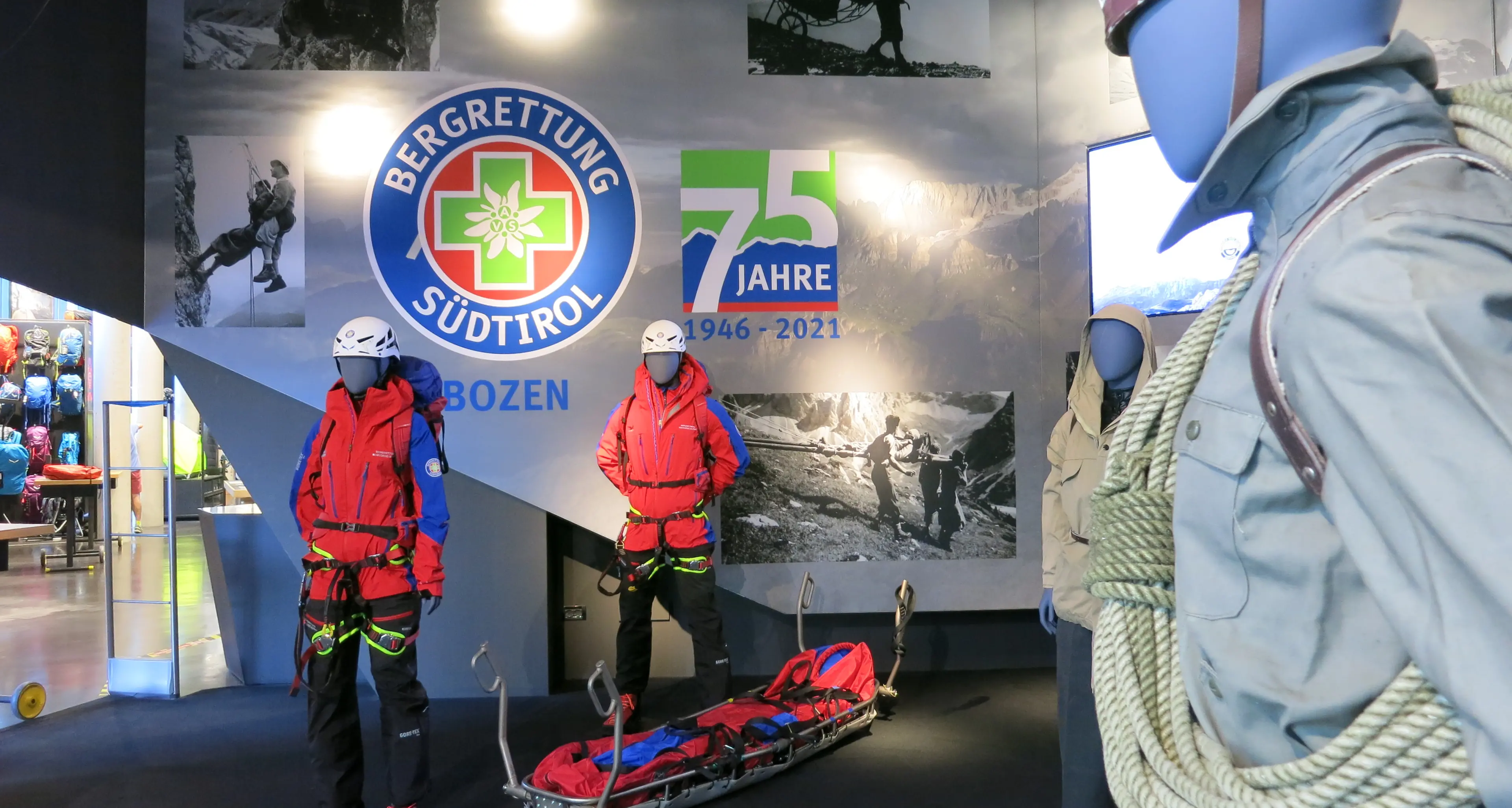 Il soccorso alpino di Bolzano festeggia 75 anni: in 20 vetrine racconta la sua storia
