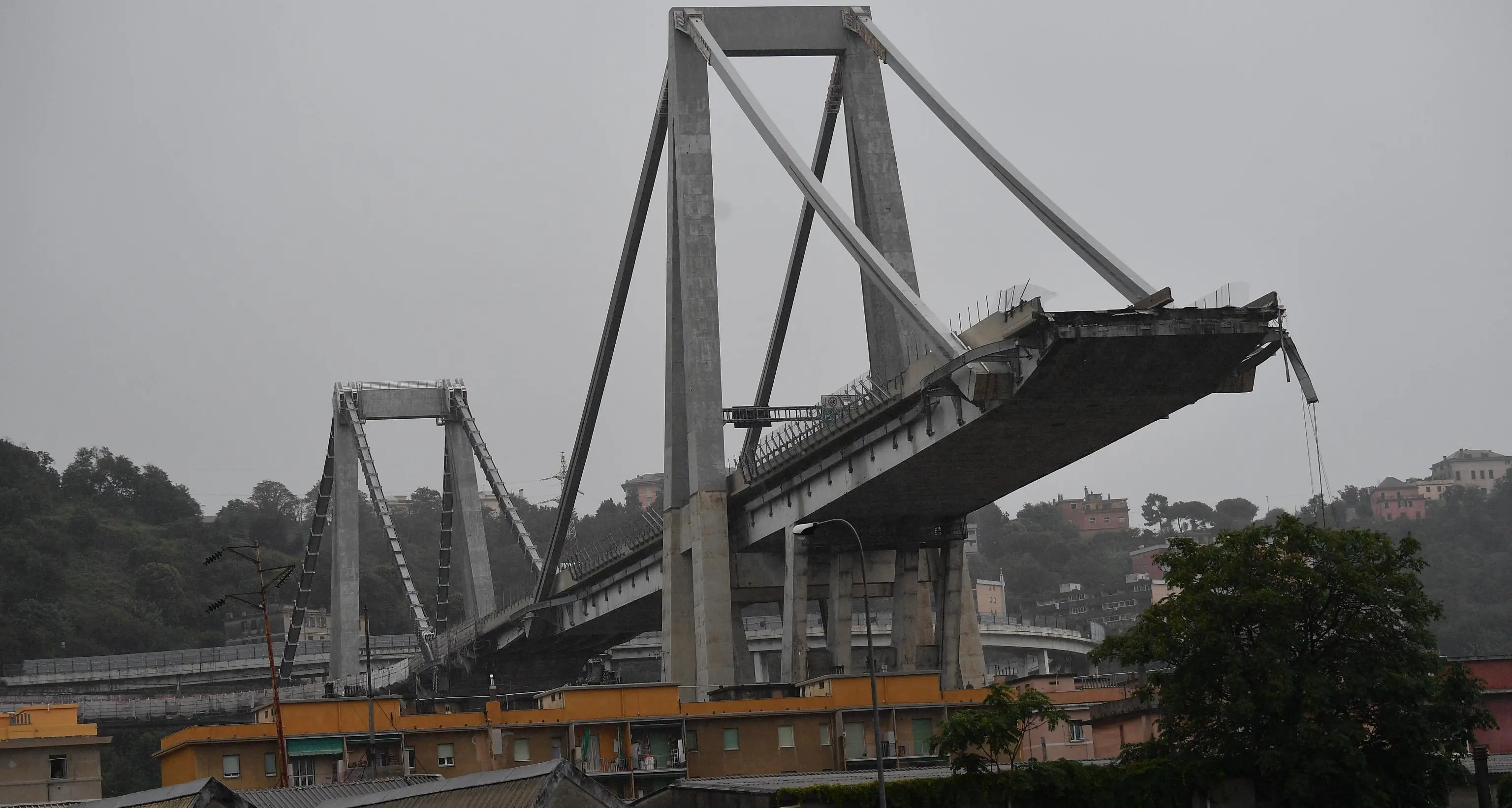 Ponte Morandi, le scuse di Autostrade: 'Ferite indelebili le azioni e scelte di alcuni'