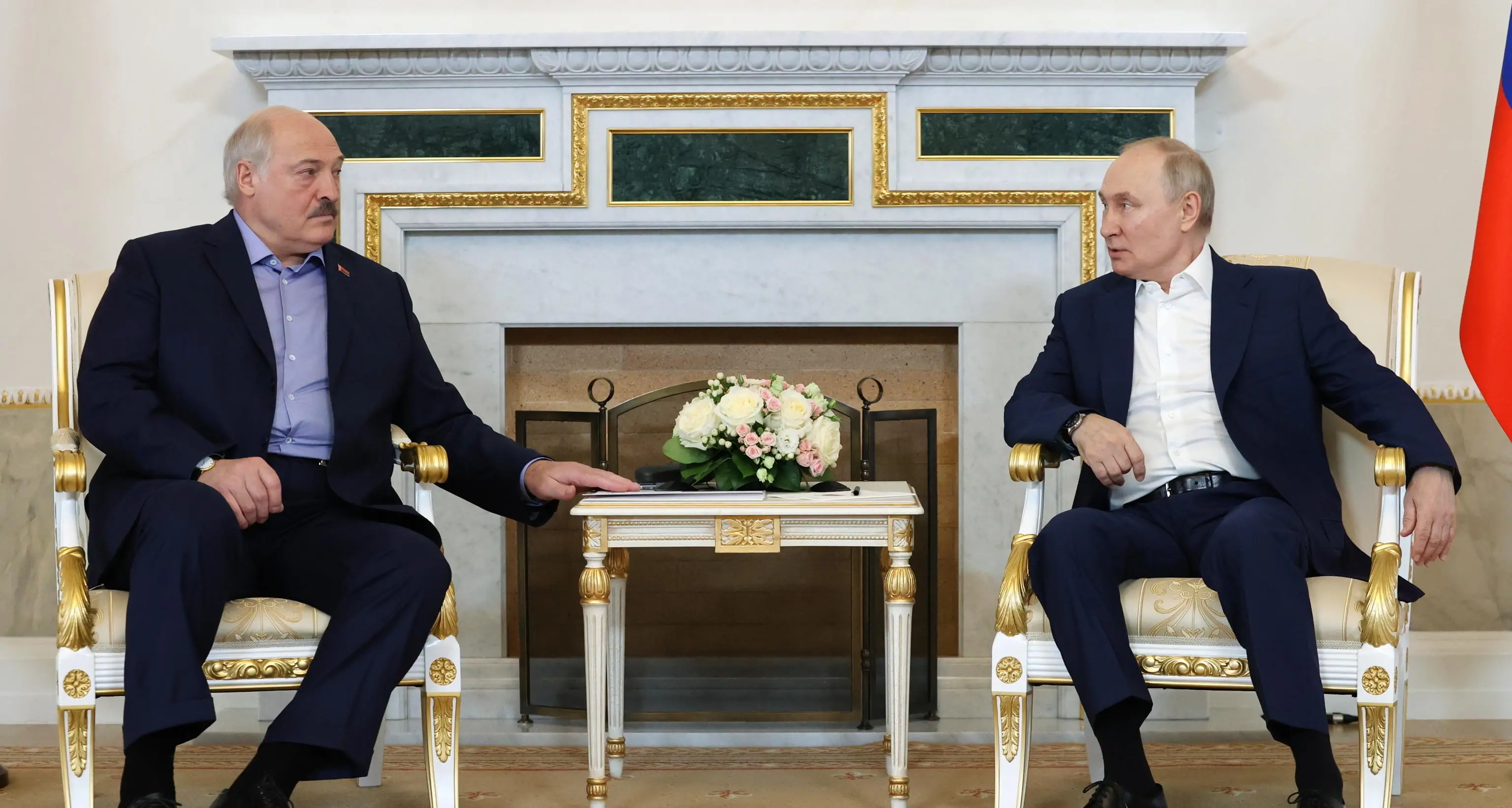 Ucraina, Pe: Lukashenko complice dei crimini di guerra di Putin
