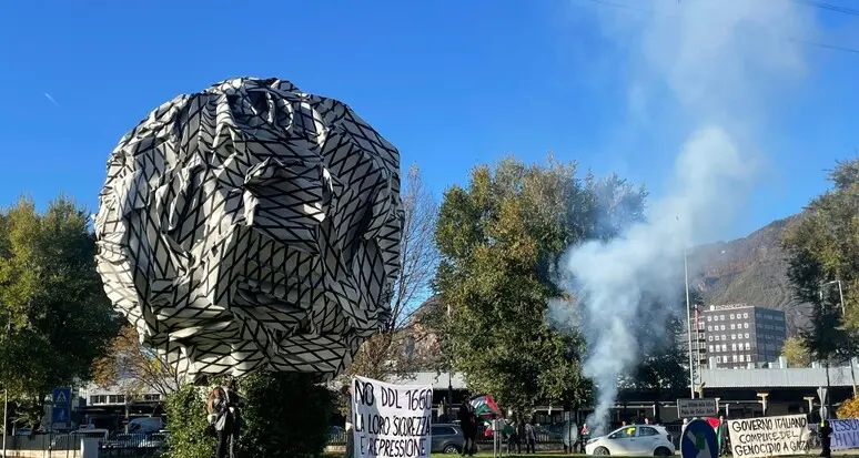 Piantedosi al Noi Techpark: ad attenderlo un corteo Pro Pal